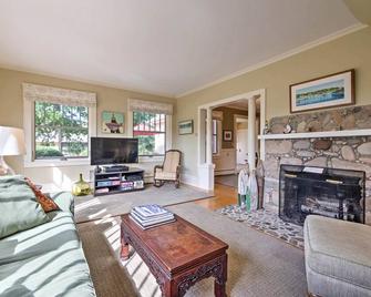 Southwest Harbor Home-3 Min to Acadia Natl Park - Southwest Harbor - Obývací pokoj