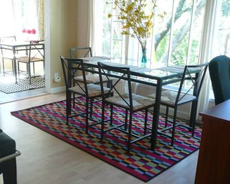 Lovely Orinda Duplex. Separate Office, Wifi, Near San Francisco/Berkeley/Oakland - Orinda - Comedor