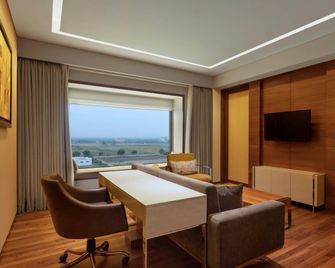 Courtyard by Marriott Raipur - Raipur - Sala de estar