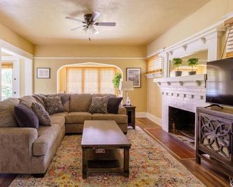 The Kingpost by Stay Portland - Richmond - Portland - Living room