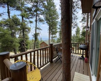 Gated Luxury Queen Bed Cottage Sleeps 2 Air Conditioning Kitchenette Ev Charger - Somers - Balcony