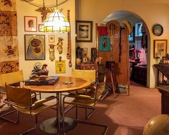 La Calavera Casita is an eclectic paradise you will love! - Austin - Dining room