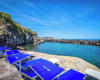 Albergo Italia - Beach Hotel - Ischia