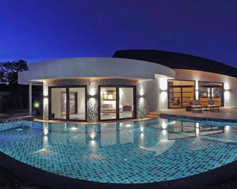 Azaya Villas Resort - Chiang Mai - Piscina