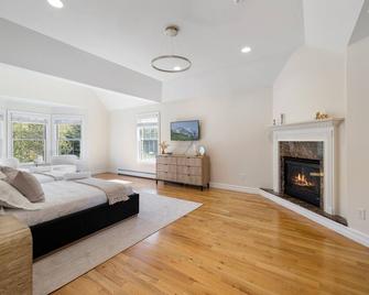 Elegant Home 7brs, Game Room, Luxury Yard, Pool - Chester - Living room