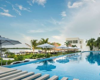 Real Inn Cancún - קנקון - בריכה