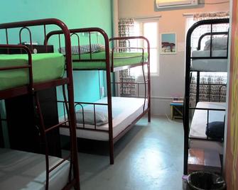 Sandakan Backpackers Hostel - Sandakan - Phòng ngủ