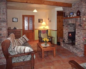 Sheans Holiday Cottage - Killarney - Living room