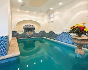 Hotel Nettuno - פוריו - בריכה