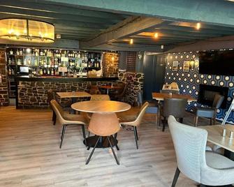 OYO Lamphey Hall Hotel - Pembroke - Bar