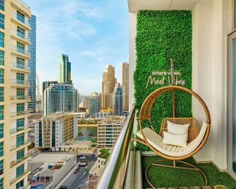 Urban Dubai Marina Stay Near Yacht - Madinat Zayed - Balcón