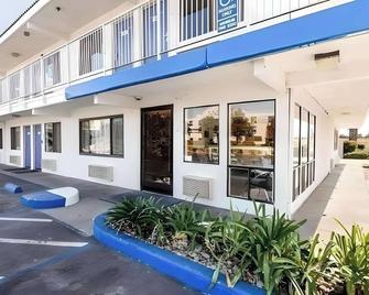 Motel 6 Lakewood, Co - Modesto - Byggnad