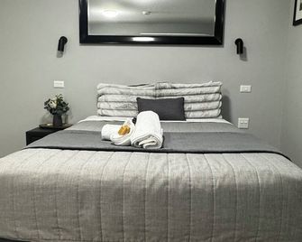 Studio Apartment Unit - Adamstown