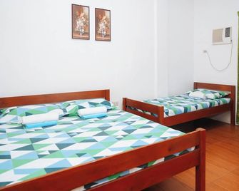 C Star Travellers Inn - Oslob - Schlafzimmer