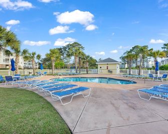 Spacious Top-Floor Golf Course Getaway w/ Pool, Near Attractions - Myrtle Beach - Pool