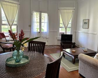 Guest Cottage at Historic Estate - Keaau - Phòng ăn