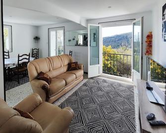 Gorgeous Home In Berlou With Kitchen - Berlou - Sala de estar