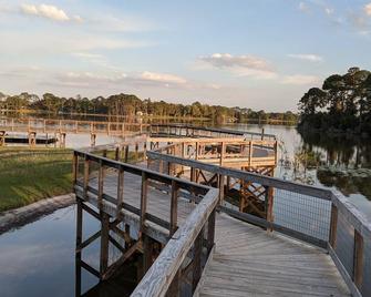 Beautiful 2 story in Deltona, FL-Close to Beaches, parks, fenced yard. - Deltona - Outdoors view