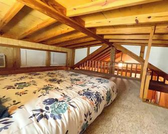 The Oak Oasis - Gorgeous views and a hot tub - Ansted - Chambre