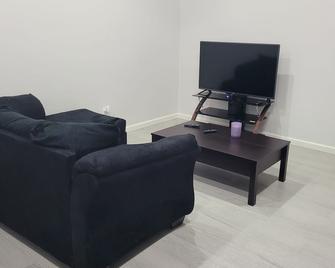 The house with the Blue door. - McAllen - Living room