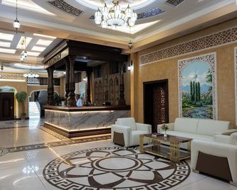 Kiropol Hotel & Restaurant - 杜尚別 - 櫃檯