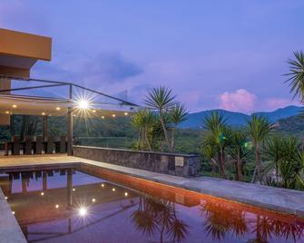 Casa Ave del Risco (Villa con río y cascada al interior) - Colima - Pool