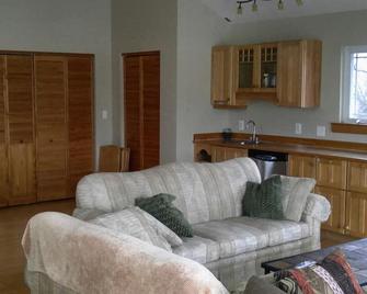 Fox River Vacation House - Saint Charles - Living room