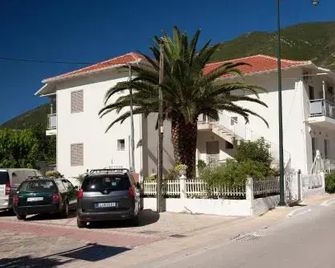 Savinos Rooms - Vasiliki