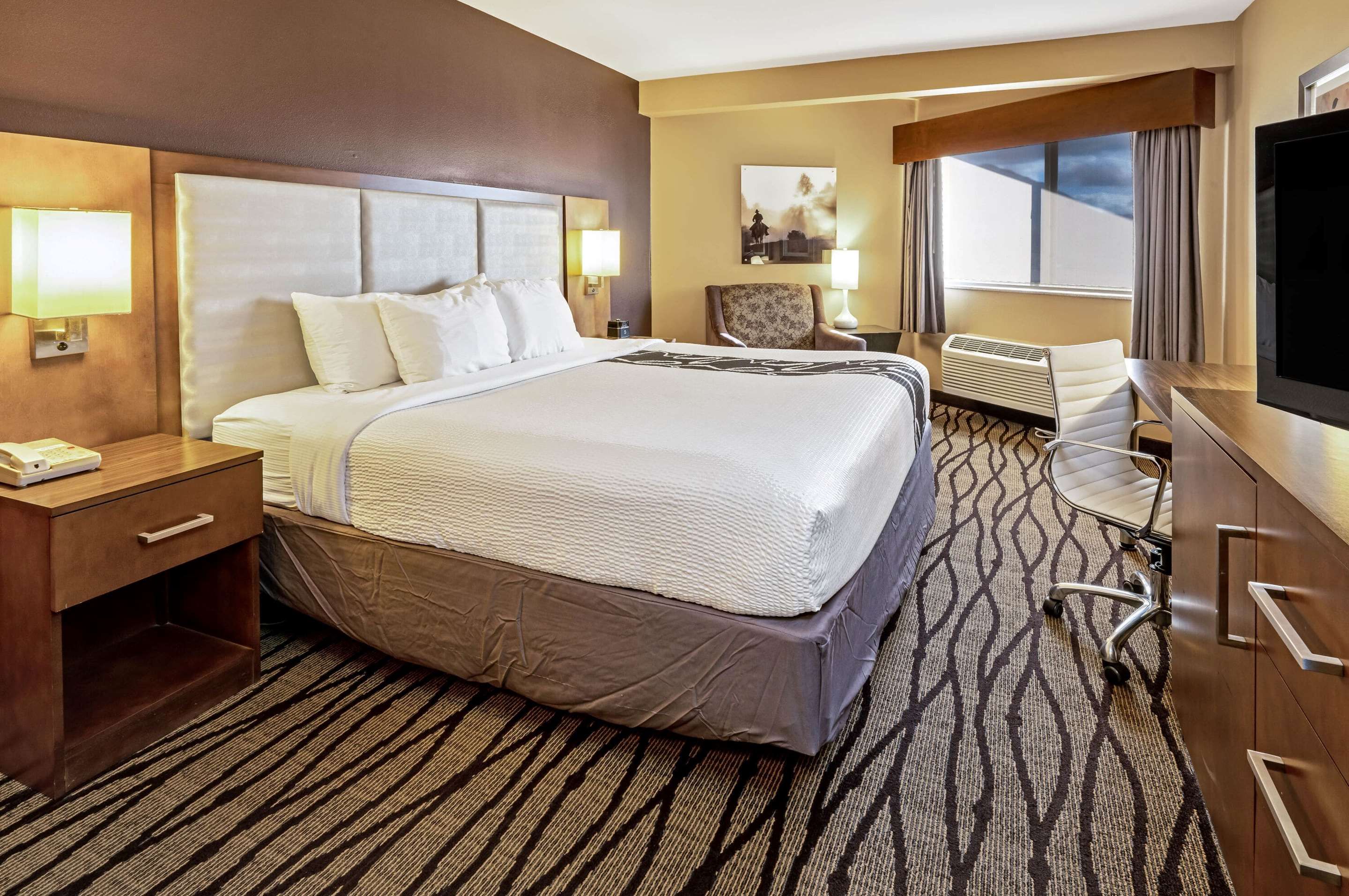 Bedroom view of La Quinta Inn & Suites by Wyndham Butte