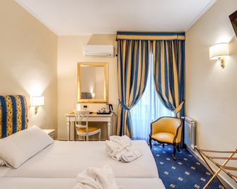 Napoleon Hotel - רומא - חדר שינה