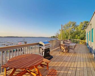 Chain O' Lakes Beach Penthouse with Lake Access - Ingleside - Balcone