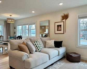 The Malone Creek House - Isle - Sala de estar