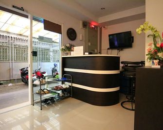 Bann Bunga Inn - Bangkok - Front desk
