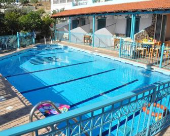 Mary Popi - Panormos - Pool