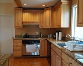 Short Sands View - York Beach - Kitchen