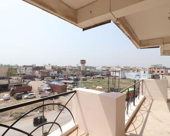 Oyo 28643 Sai Yatri Niwas - Bilāspur - Balcony