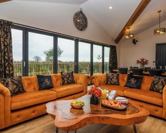 Routhorpe Lodge, Family Friendly, With Hot Tub In Great Driffield - Driffield - Obývací pokoj