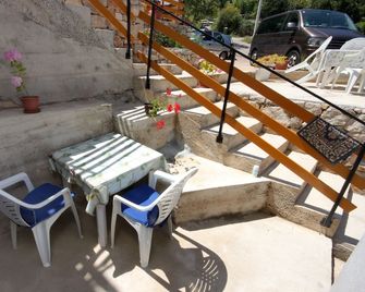 Studio flat with terrace Valun, Cres (AS-8081-b) - Valun - Balcón