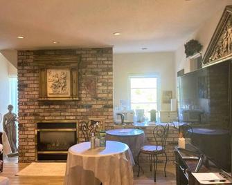 Private Cozy suite in Los Gatos -Saratoga walking distance to downtown.. - Monte Sereno - Restaurant