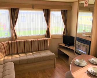 The Chase Holiday Park - Ingoldmells - Living room