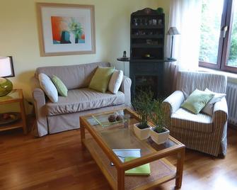 Individual living in a quiet, sunny slope of Baden-Baden (Close to City Centre) - Baden-Baden - Pokój dzienny