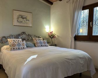 Enchanting small Country house, pool, 20 min. to the sea - Gavorrano - Slaapkamer