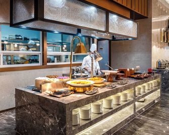 Howard Johnson by Wyndham Zun Ju Hotel Cheng Du - Chengdu - Bufet