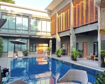 Look at Home Lamphun - Lamphun - Piscina