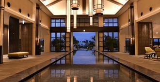 Fusaki Beach Resort Hotel & Villas - אישיגאקי - בריכה