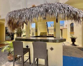 Puerto Nuevo Villa Fiesta 2BR 2BA with pool - Puerto Nuevo - Patio
