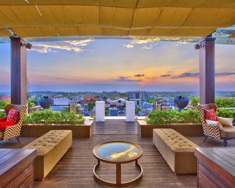 The Trans Resort Bali - דנפסאר - מרפסת