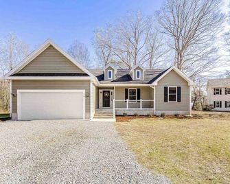 Modern Waterfront Home With Kayak, Firepit, Gameroom, Pool+beaches, Dog & Ev Ok - Montross - Building