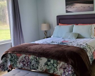 Beachfront 1-bedroom mobile home located in Neah Bay, near Olympic Peninsula - Neah Bay - Habitación