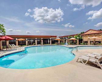 Days Inn by Wyndham Durham/Near Duke University - Durham - Piscine